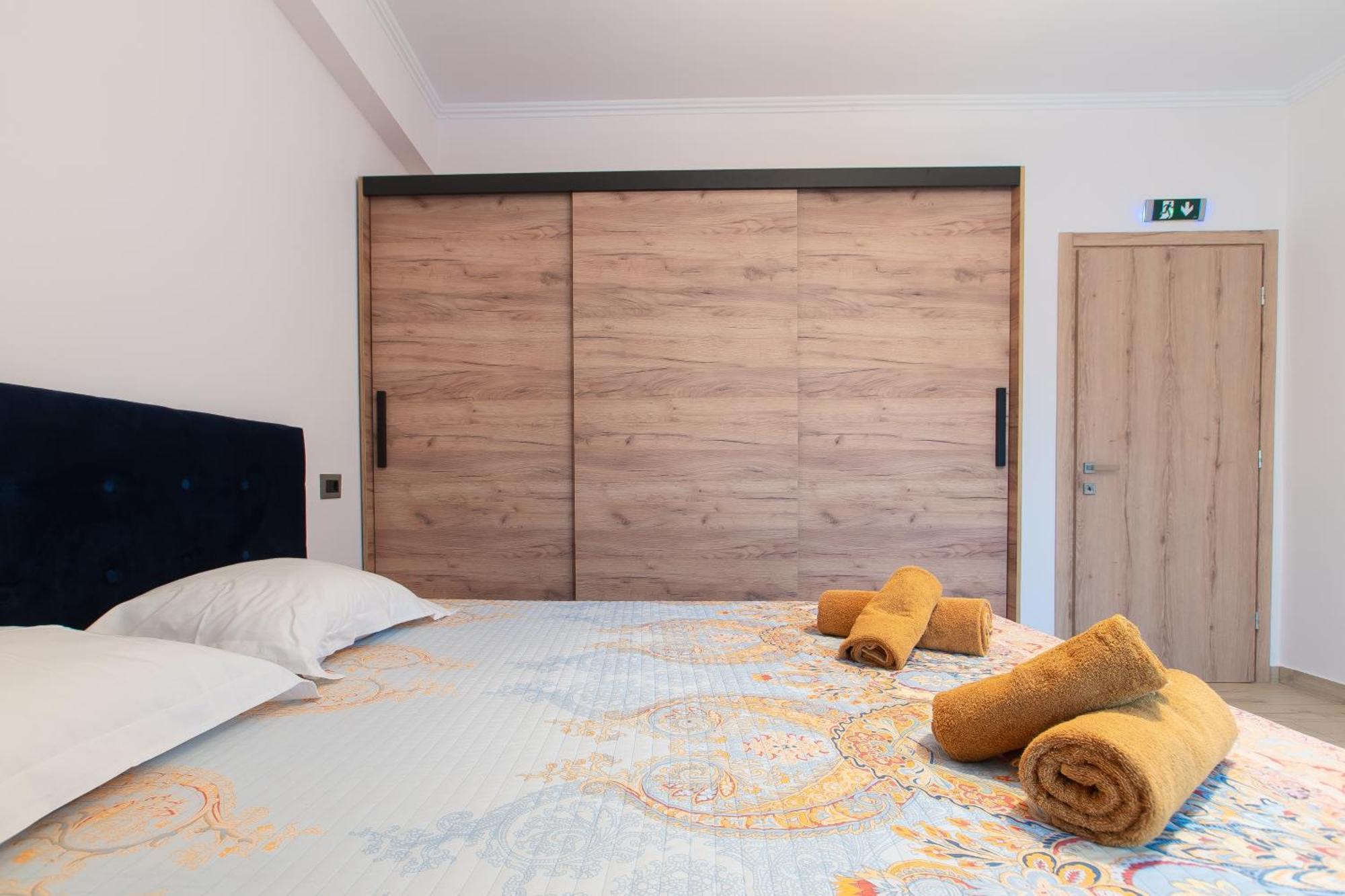 Elegance Suites ปลาตาเรีย ภายนอก รูปภาพ